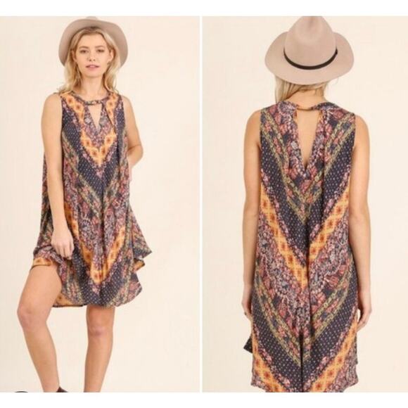 Umgee Dresses & Skirts - Umgee Dress/Tunic with V-Neck Size Large